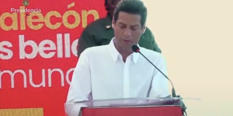 Ministro de Comercio denuncia que gobierno anterior habría entregado cifras falsas sobre el turismo en Colombia