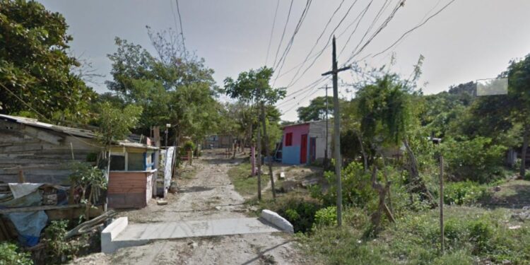 Sicarios llegaron en carro y dispararon frente a una vivienda en La Esmeralda: tres personas heridas