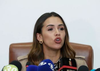 Procuraduría investiga a Mafe Carrascal por ponerle un micrófono a una niña durante arengas contra De La Espriella