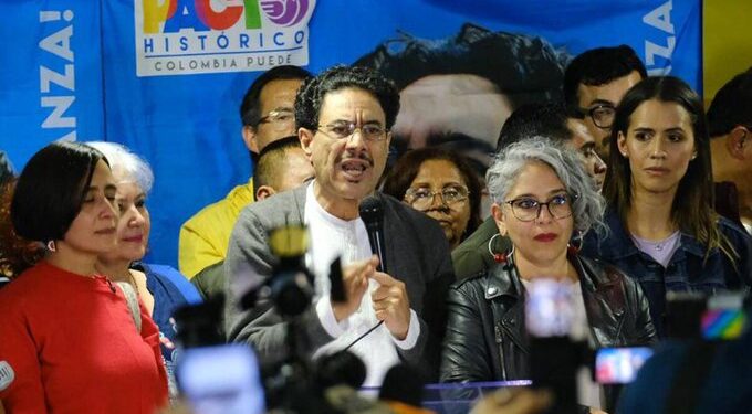 Fiscalía incauta seis celulares en Bogotá y Barranquilla por presuntas irregularidades en la financiación del Pacto Histórico