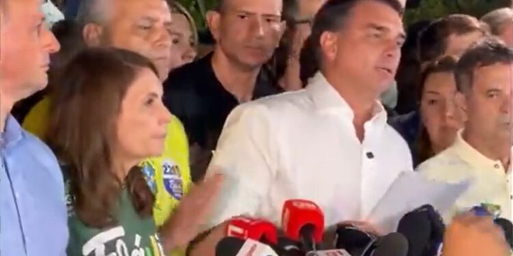 Flávio Bolsonaro anuncia que pedirá la anulación de las elecciones tras derrota frente a Lula en Brasil