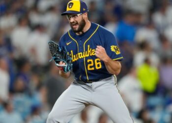 ¡Se acabó el reinado! Milwaukee barre a los Dodgers y sacude las Grandes Ligas