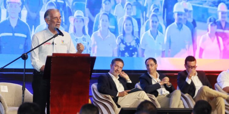 “Si Colombia quiere crecer al 6 %, necesita que la región Caribe despliegue todo su potencial”: gobernador Verano