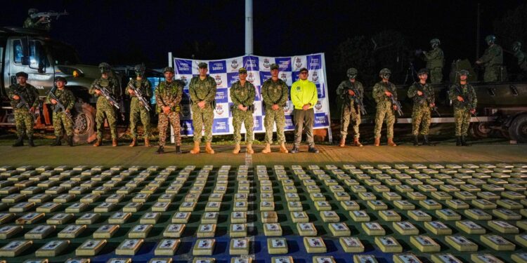 Armada incauta más de una tonelada de cocaína en el río Meta: cargamento estaría ligado al ELN