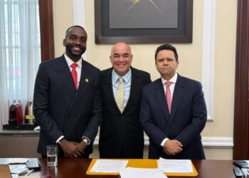 Senador Gonzalo Baute radica proyecto de ley para promover la equidad energética en Colombia