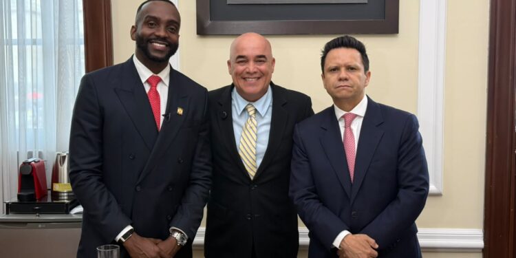 Senador Gonzalo Baute radica proyecto de ley para promover la equidad energética en Colombia
