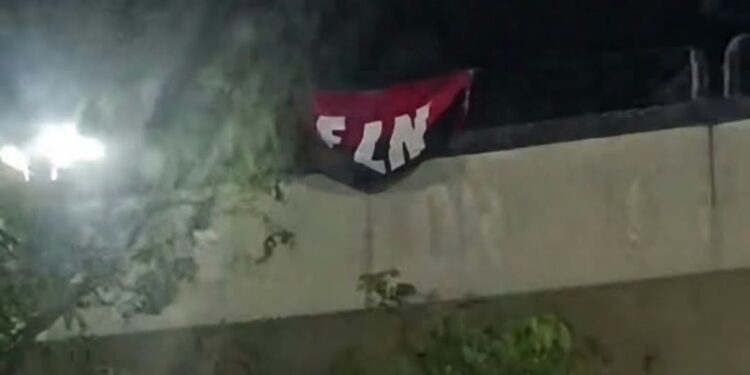 Bandera del ELN genera cierre preventivo en puente de Murillo con Circunvalar