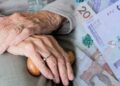 Pensionados de fondos privados lanzan SOS a De La Espriella: denuncian recortes de hasta el 40 % en sus mesadas