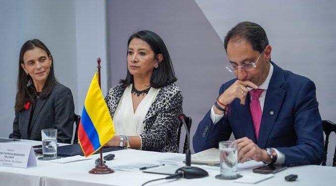 Hasta 3.000 colombianos podrán estudiar en el exterior: así funcionará el nuevo programa de crédito-beca