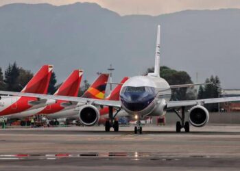 Viajar en avión podría salir más barato: proponen bajar el IVA de los tiquetes del 19 % al 5 %